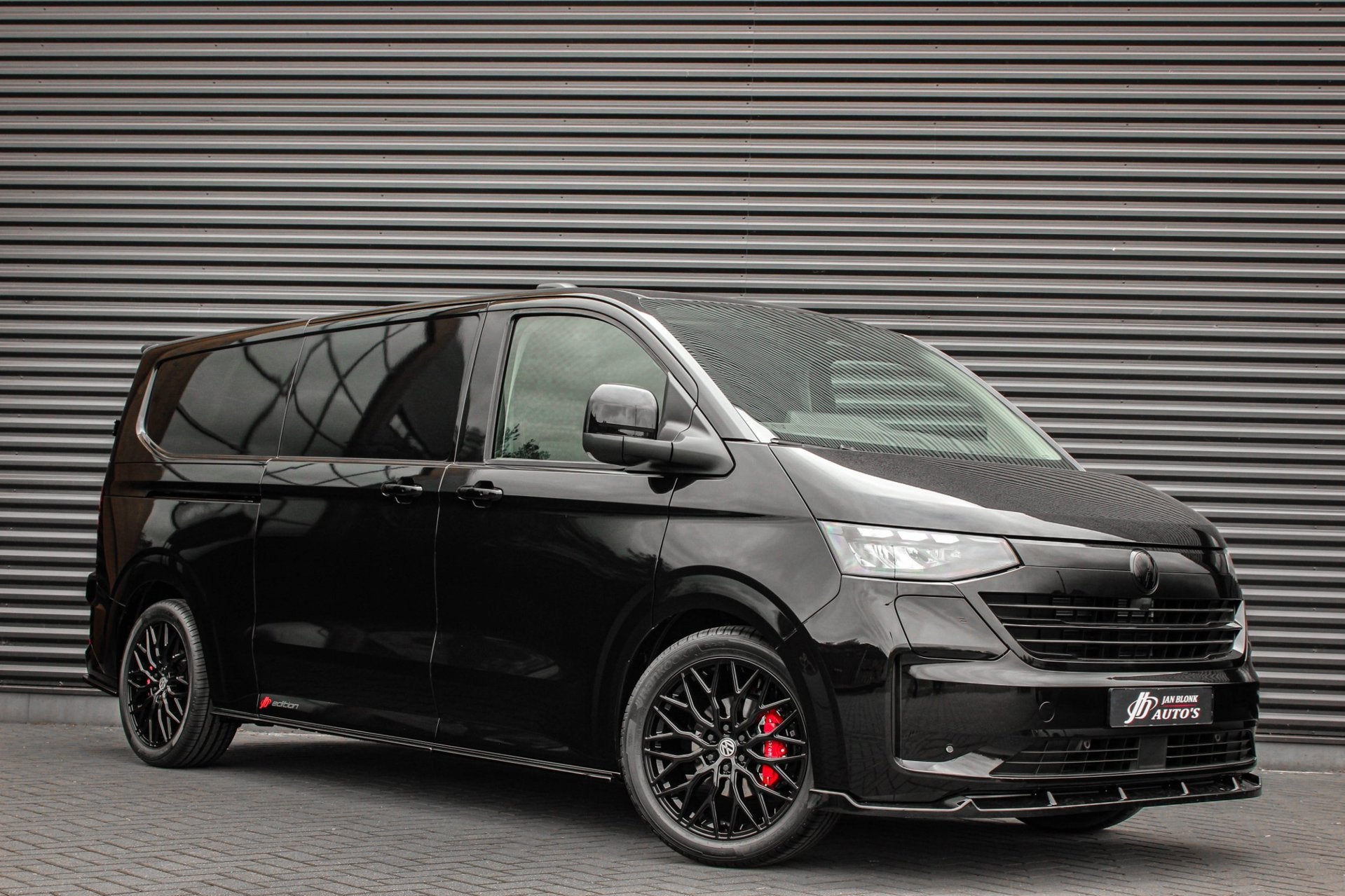 Volkswagen E-Transporter 34 L2H1 64kWh 218PK / JB- EDITON /, Auto's, Automaat, Achterwielaandrijving, Zwart, Zwart