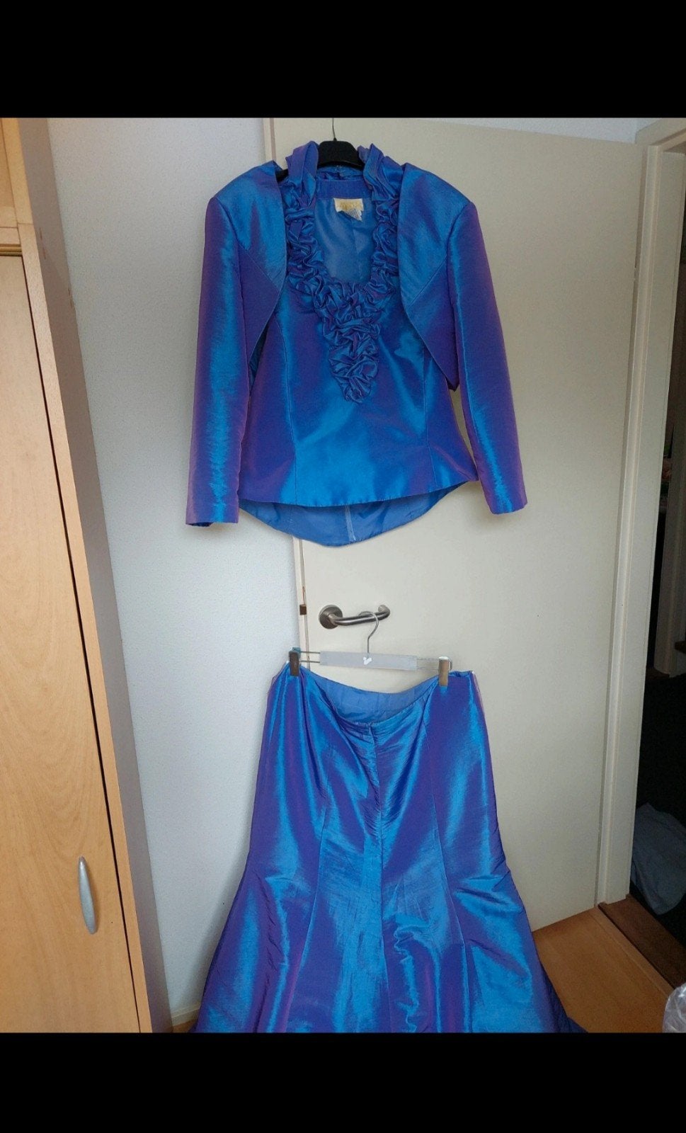 bruidsjurk trouwjurk 5xl is 50  bijzondere stof paars blauw, Ophalen of Verzenden, Zo goed als nieuw, Blauw, Trouwjurk