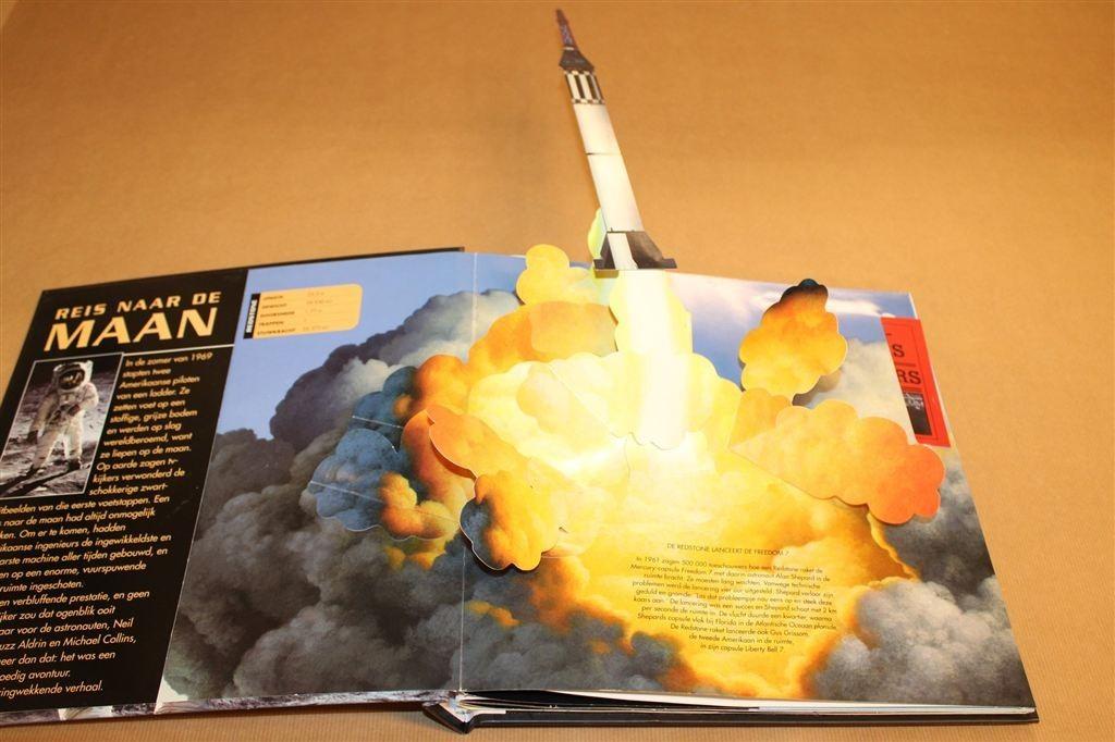 Maanlanding Apollo 11 — Spectaculair Pop-up Boek, Ophalen of Verzenden, Zo goed als nieuw