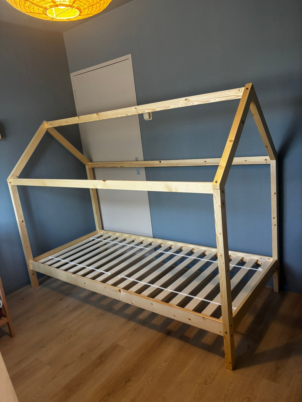 Kinderbed huisje 90x200, Kinderen en Baby's, Kinderkamer | Stapelbedden en Hoogslapers, Ophalen, Zo goed als nieuw