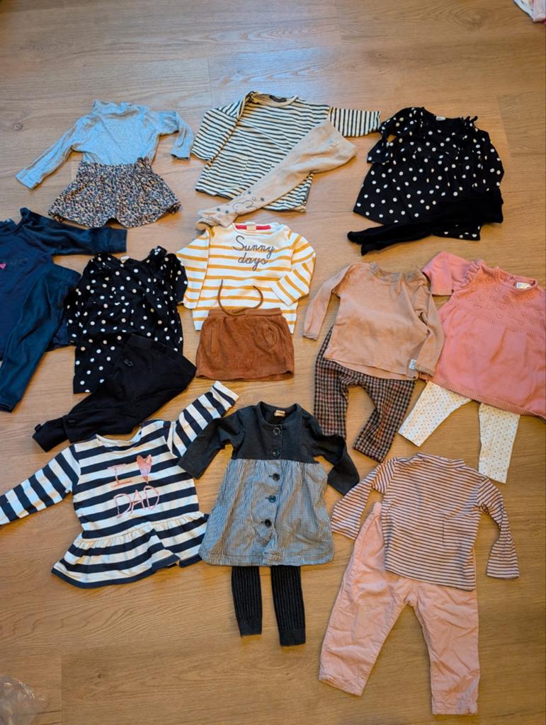 Leuk groot kledingpakket maat 74 met diverse sets (48 stuks), Kinderen en Baby's, Babykleding | Baby-kledingpakketten, Zo goed als nieuw