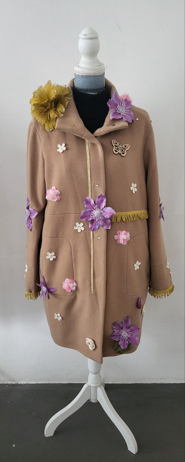 Unieke carnavals jas mt 42 Beige Roze., Rene Lerard, Carnaval, Verzenden, Maat 42/44 (L)