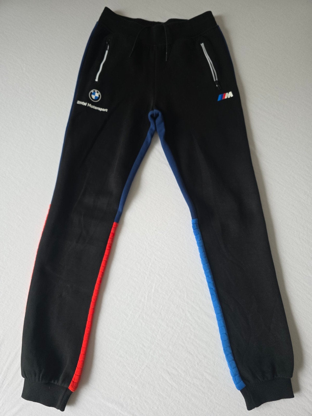Puma BMW Motorsport Trainingsbroek Maat 164, Puma SE, Verzenden, Puma Way 1, 91074 Herzogenaurach, Germany, Puma