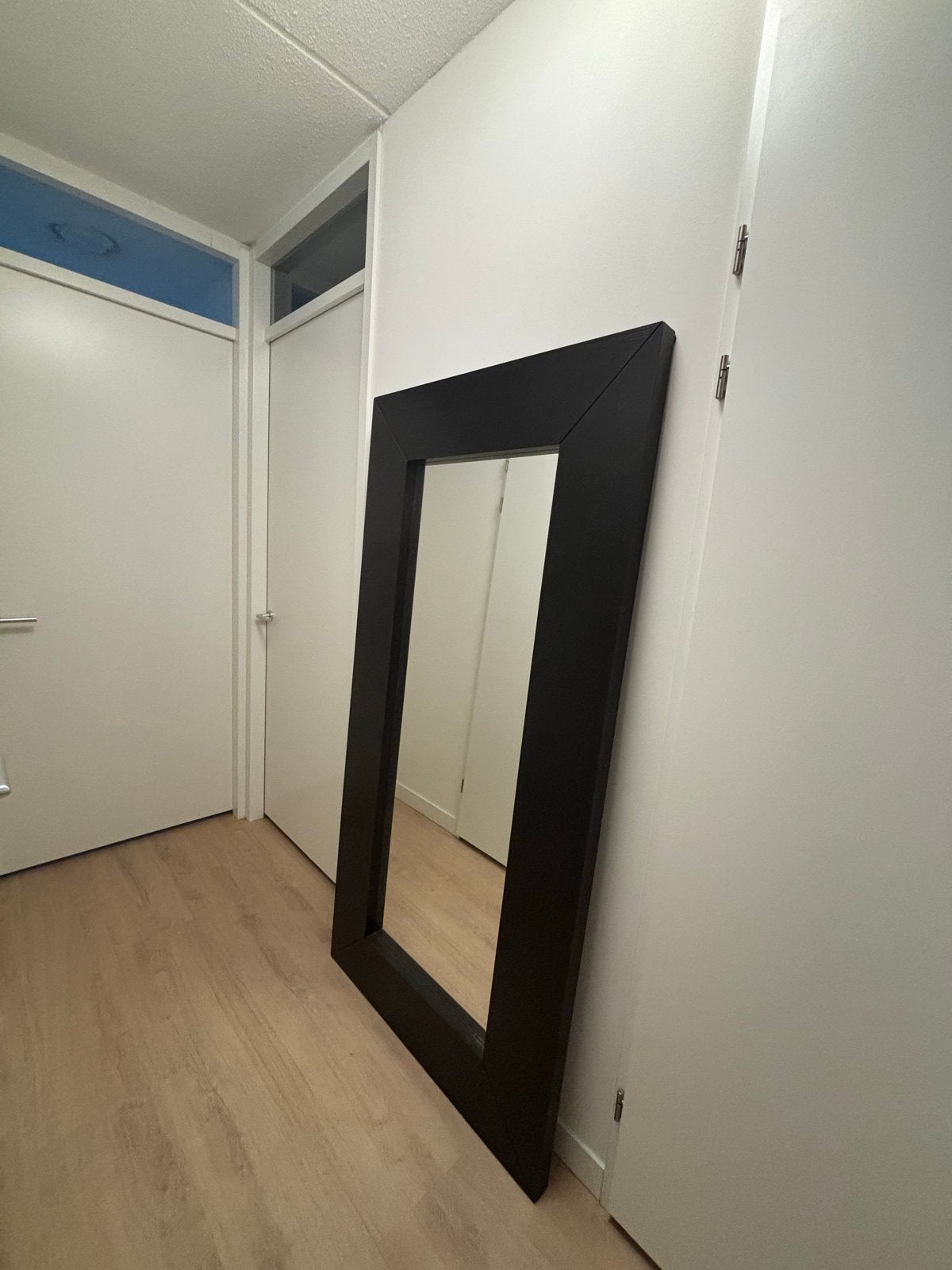 Grote zwarte spiegel, staand of hangend - vintage ikea, Huis en Inrichting, Ophalen, Zo goed als nieuw, 150 tot 200 cm, Rechthoekig