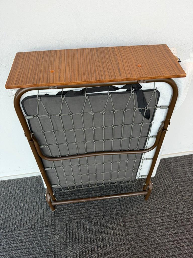 Opklapbed met matras en houten hoofdeinde, Ophalen, Gebruikt, Eenpersoons, Bruin