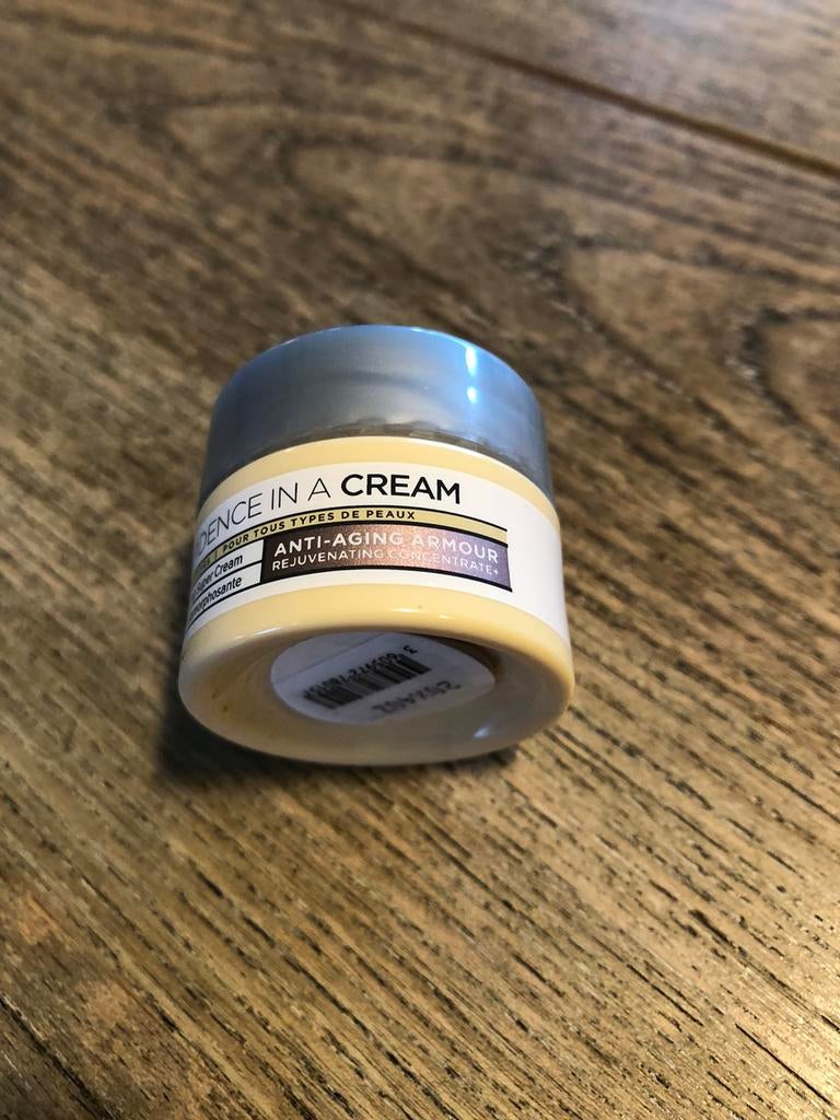 It cosmetics “ Confidence in a cream “, 7 ml potje., Ophalen, Nieuw, Gehele gezicht, Verzorging