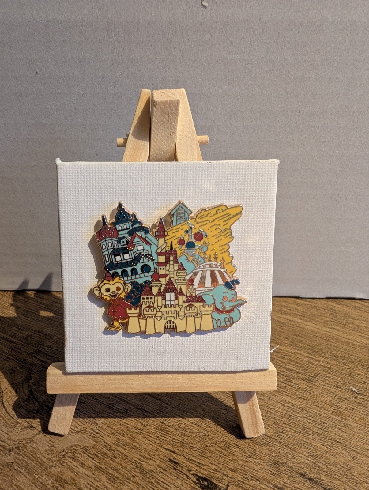 D23 Disney Pin Hong Kong Disneyland, Ophalen of Verzenden, Overige figuren, Zo goed als nieuw, Overige typen