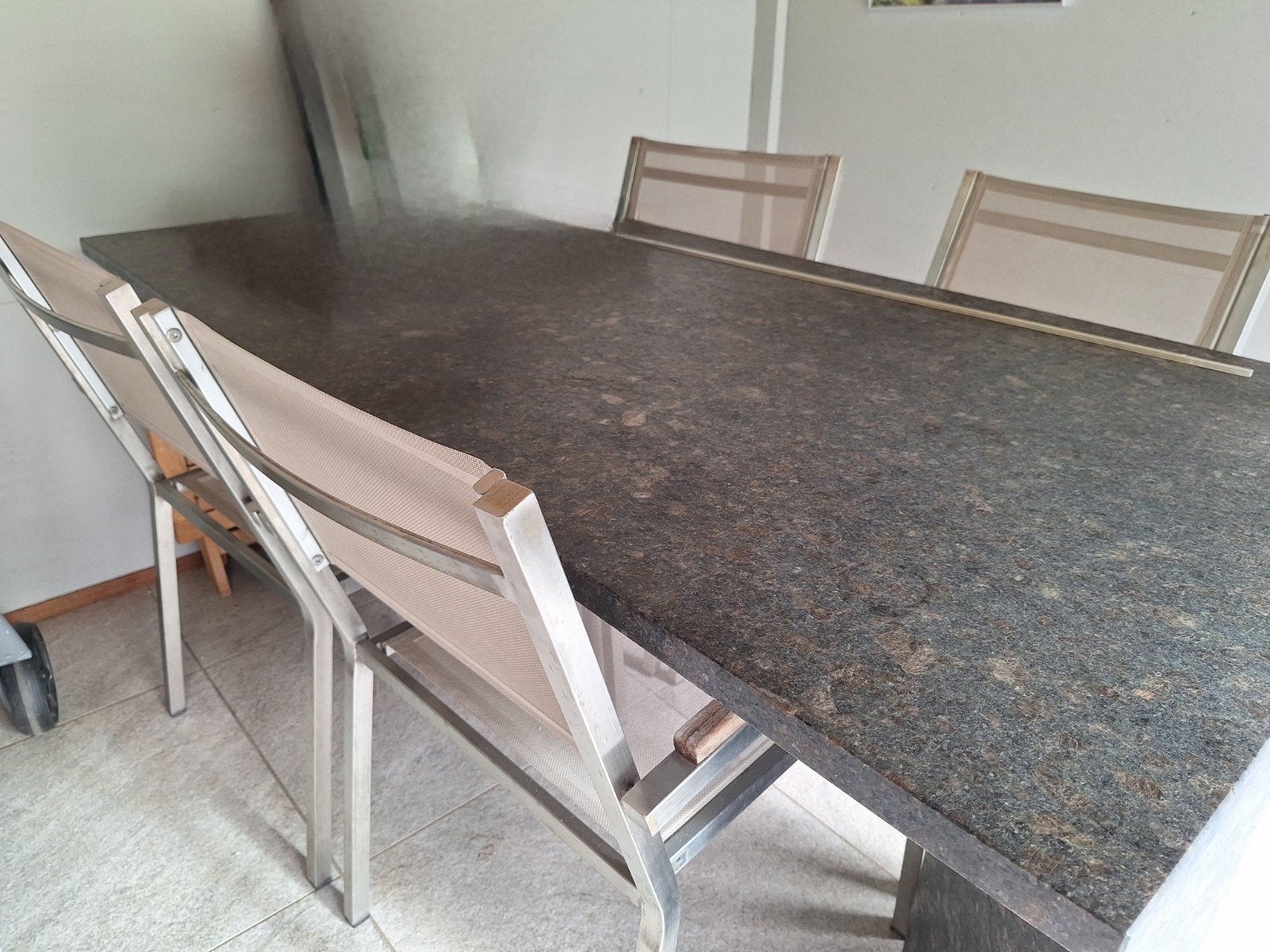 hardstenen tafel  met 4 stoelen, Ophalen, Gebruikt, Rechthoekig, Overige materialen