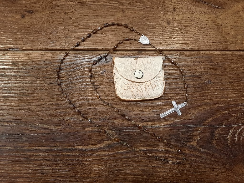 oude bruine stenen paternoster, met zakje, begin 1900, Ophalen of Verzenden
