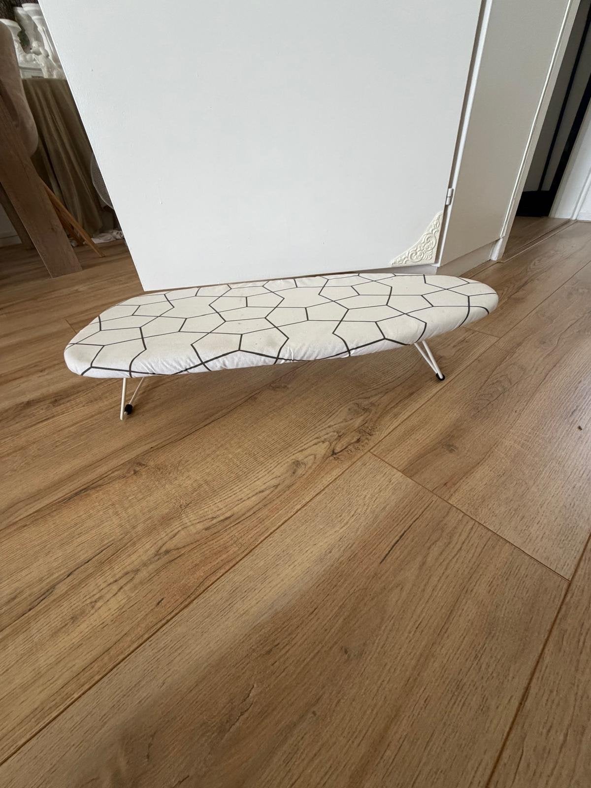 Compacte strijkplank met opvouwbare poten, Witgoed en Apparatuur, Strijkijzers en Strijkplanken, Zo goed als nieuw, Ophalen of Verzenden