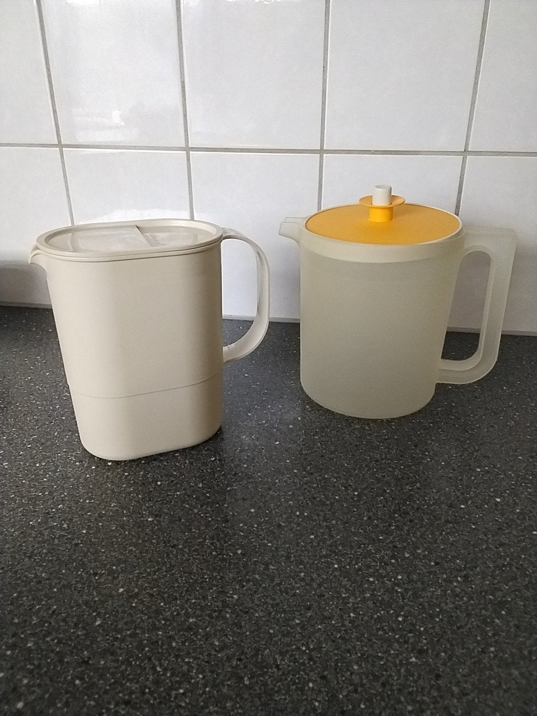 Tupperware Schenkkan met Deksel - Crème, Ophalen, Zo goed als nieuw