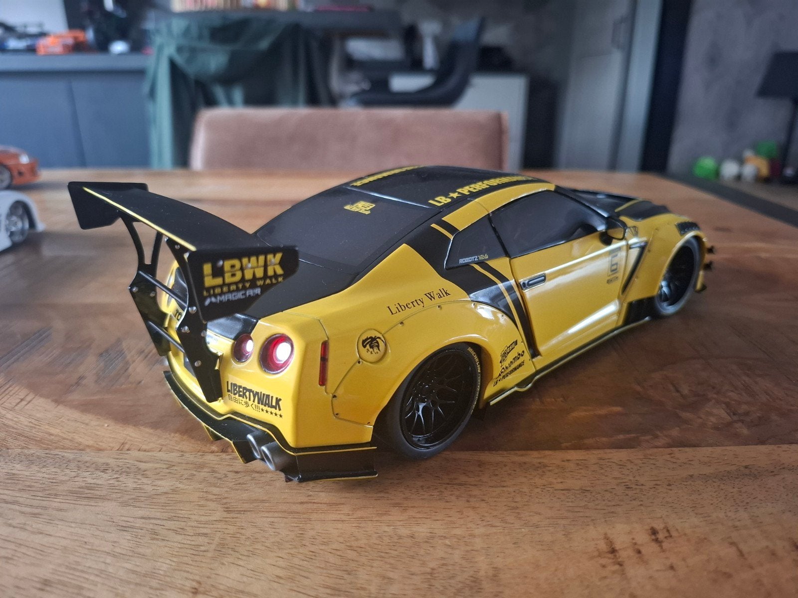 Solido Nissan GTR LBWK 1:18, Ophalen, 1:50 of kleiner, Auto, Zo goed als nieuw