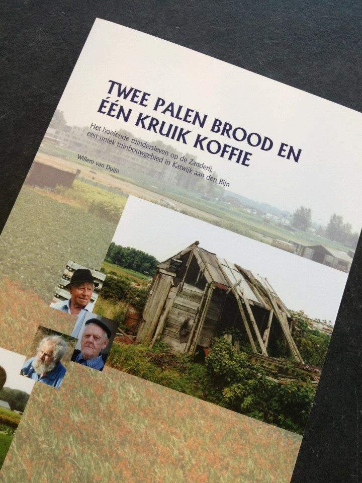 Twee palen brood en één kruik koffie, Ophalen of Verzenden, 20e eeuw of later, Zo goed als nieuw