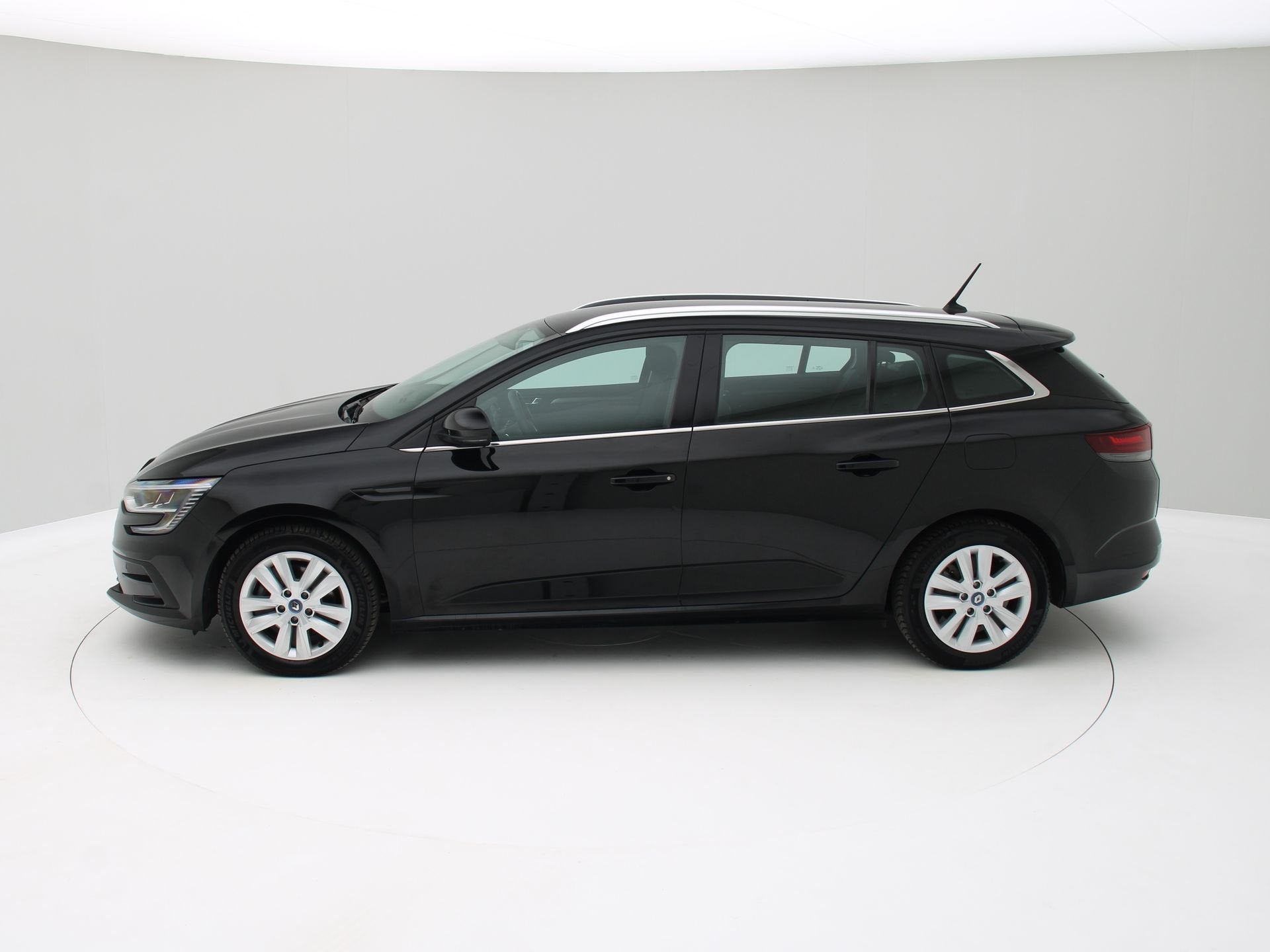 Renault Megane E-Tech Estate 1.6 Plug-In Hybrid 160 Zen / Or, Gebruikt, 4 cilinders, Hybride Elektrisch/Benzine, 93 €/maand