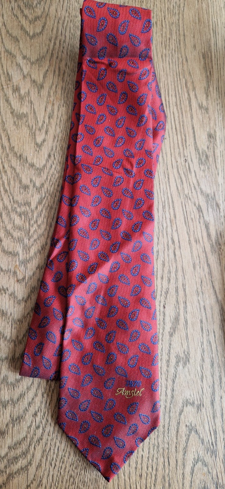 Amstel 1870 Zijden Stropdas - Rood met Paisley Patroon, Verzamelen, Biermerken, Ophalen of Verzenden, Zo goed als nieuw