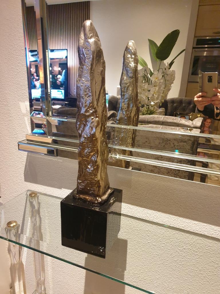 Goudkleurig beeld op zwarte sokkel, Ophalen of Verzenden