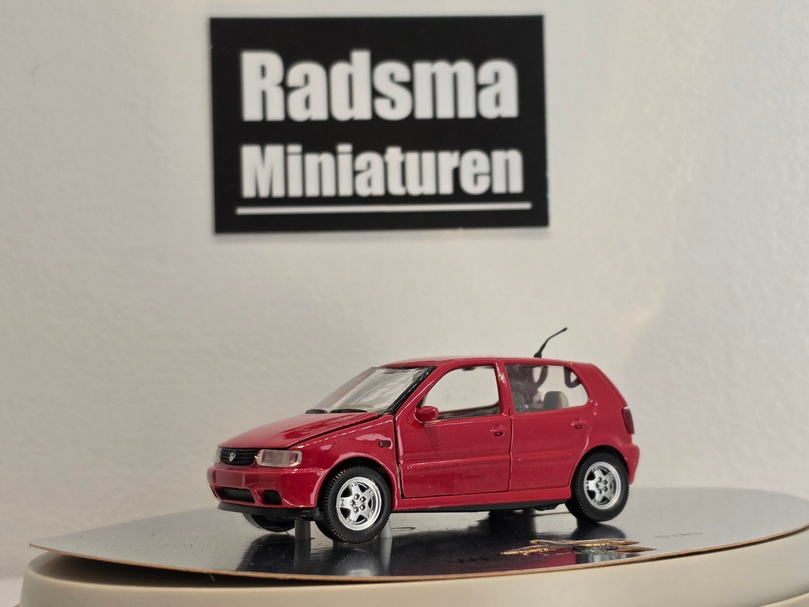 Volkswagen Polo 6N - 5drs - Rood - 1:43 Schabak, Overige merken, Auto, Zo goed als nieuw, Herpa