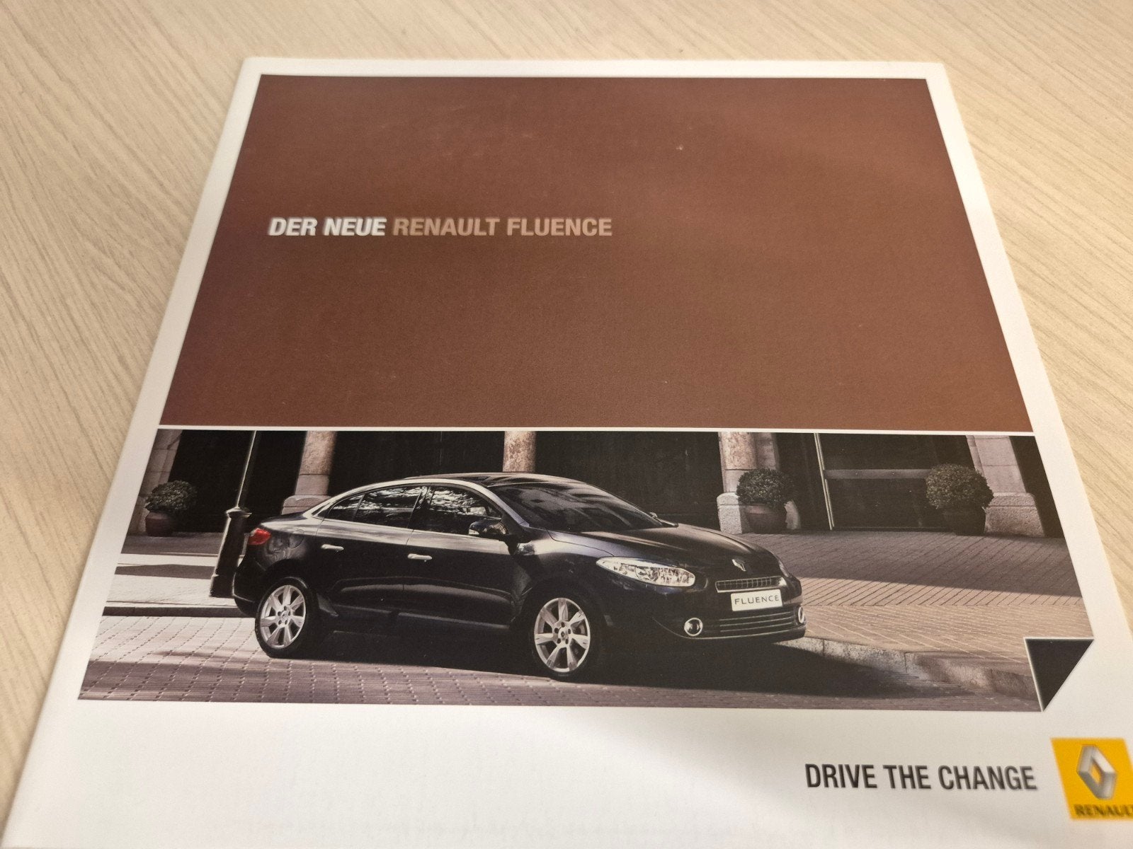 2010 Renault Fluence folder met losse bijlage als nieuw, Ophalen of Verzenden, Zo goed als nieuw, Renault