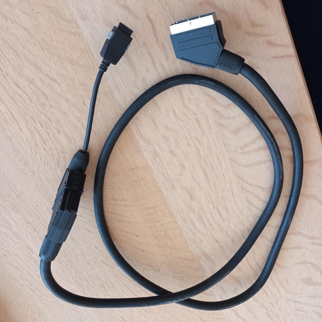 Scart kabel met kleinere connector een één eind, Ophalen of Verzenden, Zo goed als nieuw, Minder dan 2 meter, Scartkabel