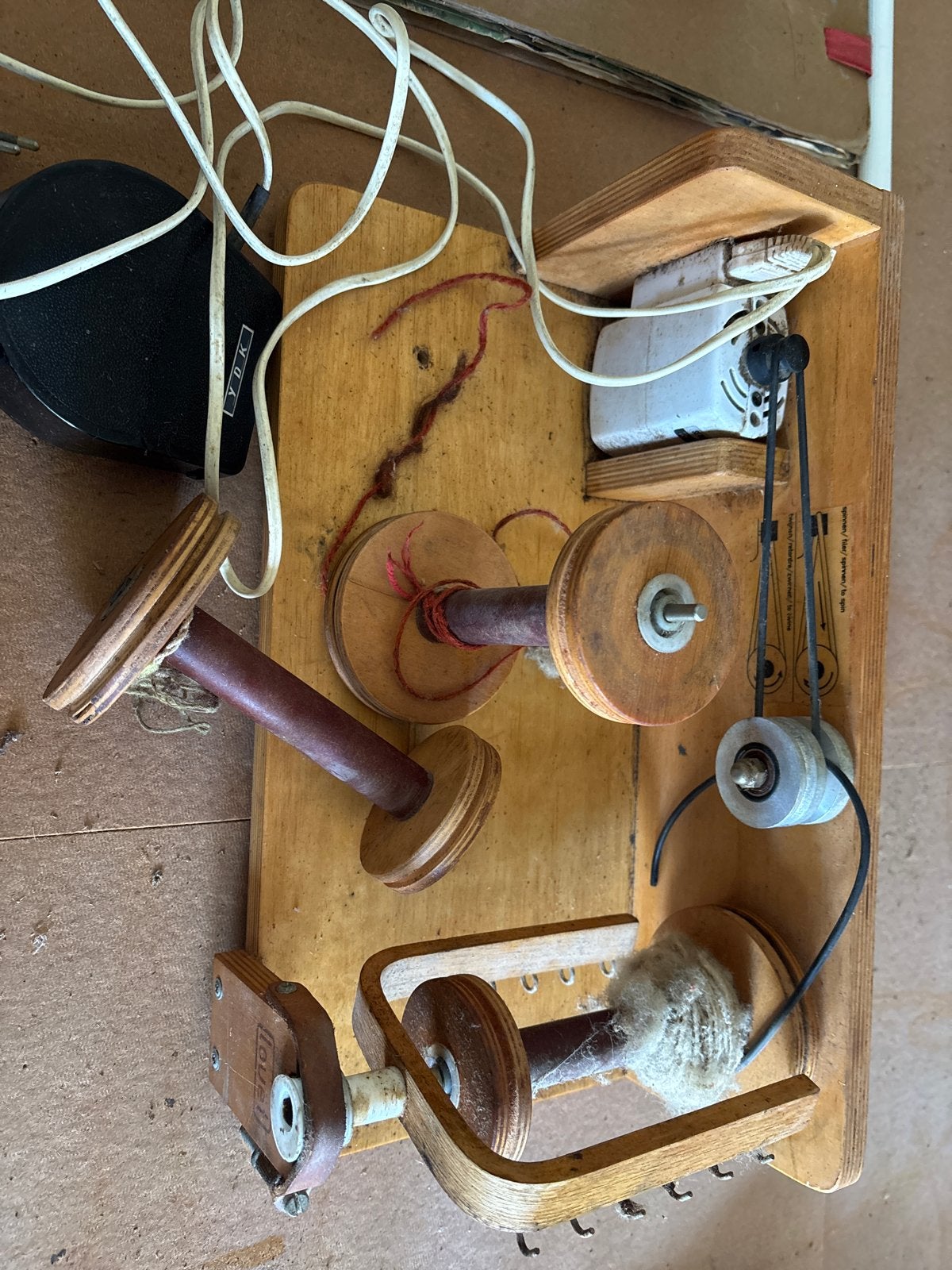 Louët Spinnewiel - Elektrisch, Vintage Model, Ophalen of Verzenden, Gebruikt, Spinnewiel