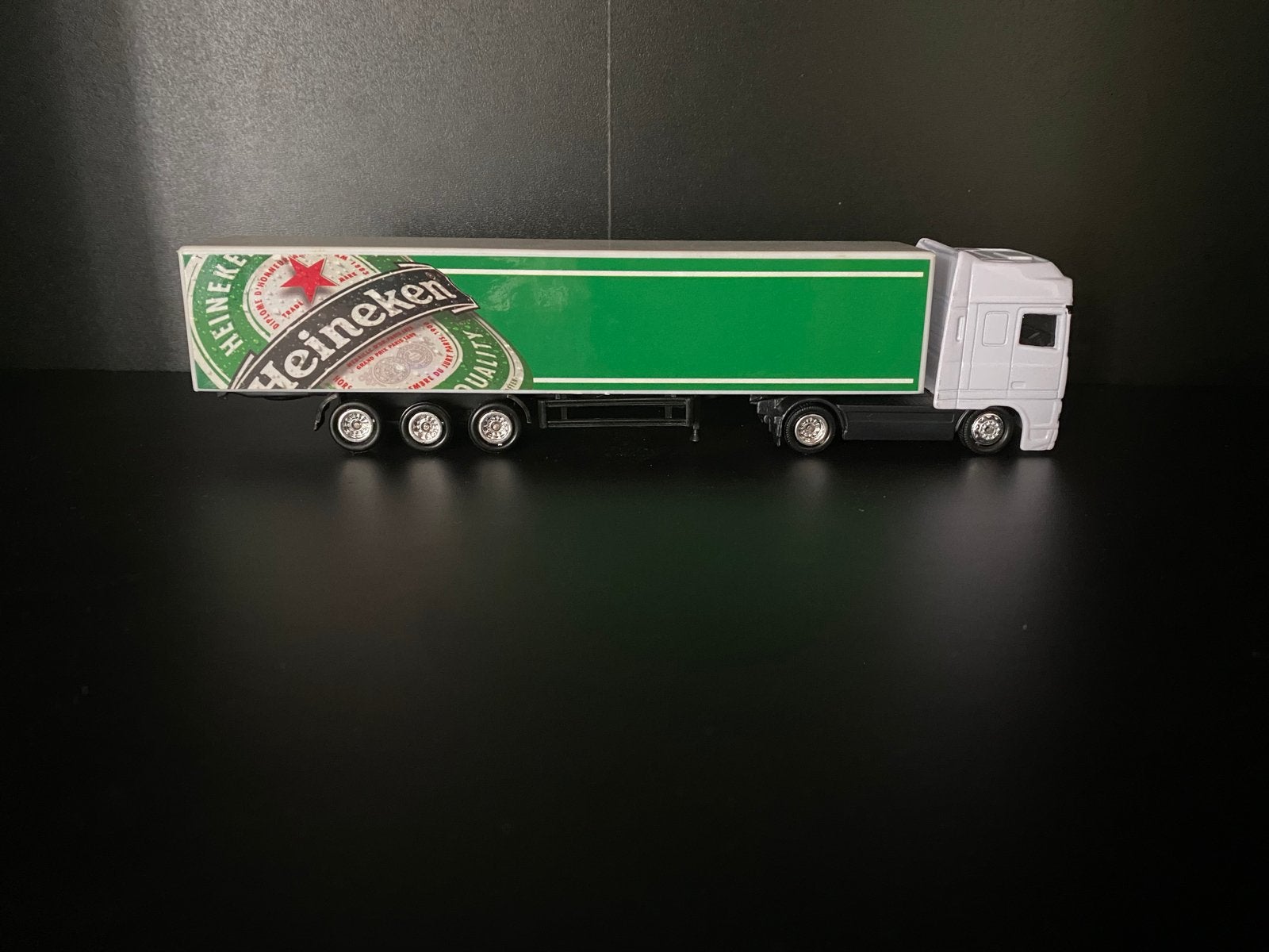 Heineken Vrachtwagen Model - Schaalmodel Truck, Hobby en Vrije tijd, Overige merken, 1:32 tot 1:50, Ophalen of Verzenden, Zo goed als nieuw