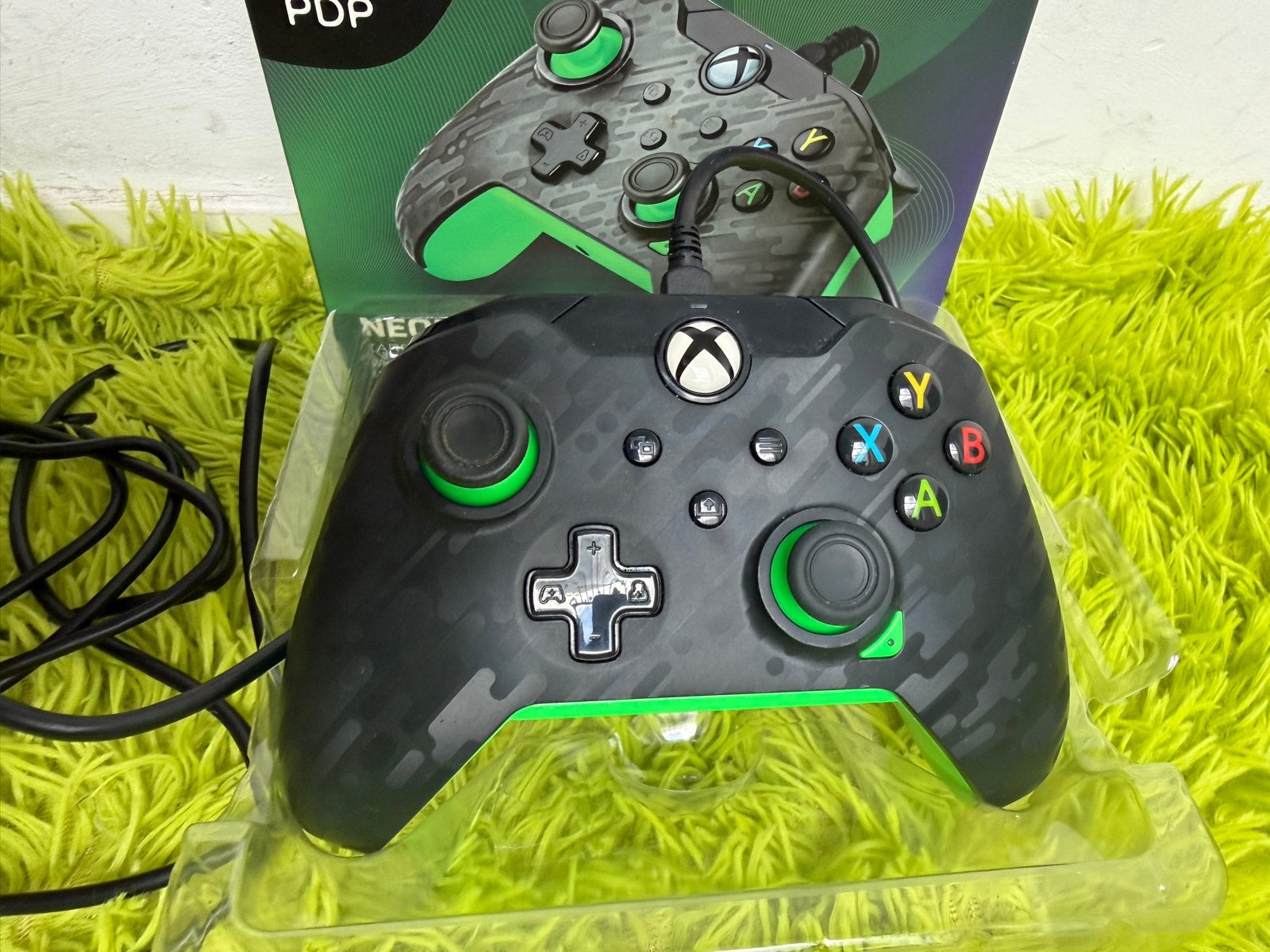 PDP Neon Carbon Wired Controller voor Xbox Series X|S/One/PC, Spelcomputers en Games, Ophalen of Verzenden, Zo goed als nieuw