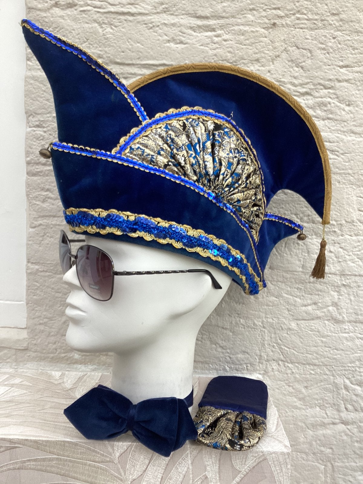 Prinsensteek , donkerblauw fluweel , pochette en vlinderdas, Kleding | Heren, Carnaval, Overige maten, Ophalen of Verzenden, Zo goed als nieuw