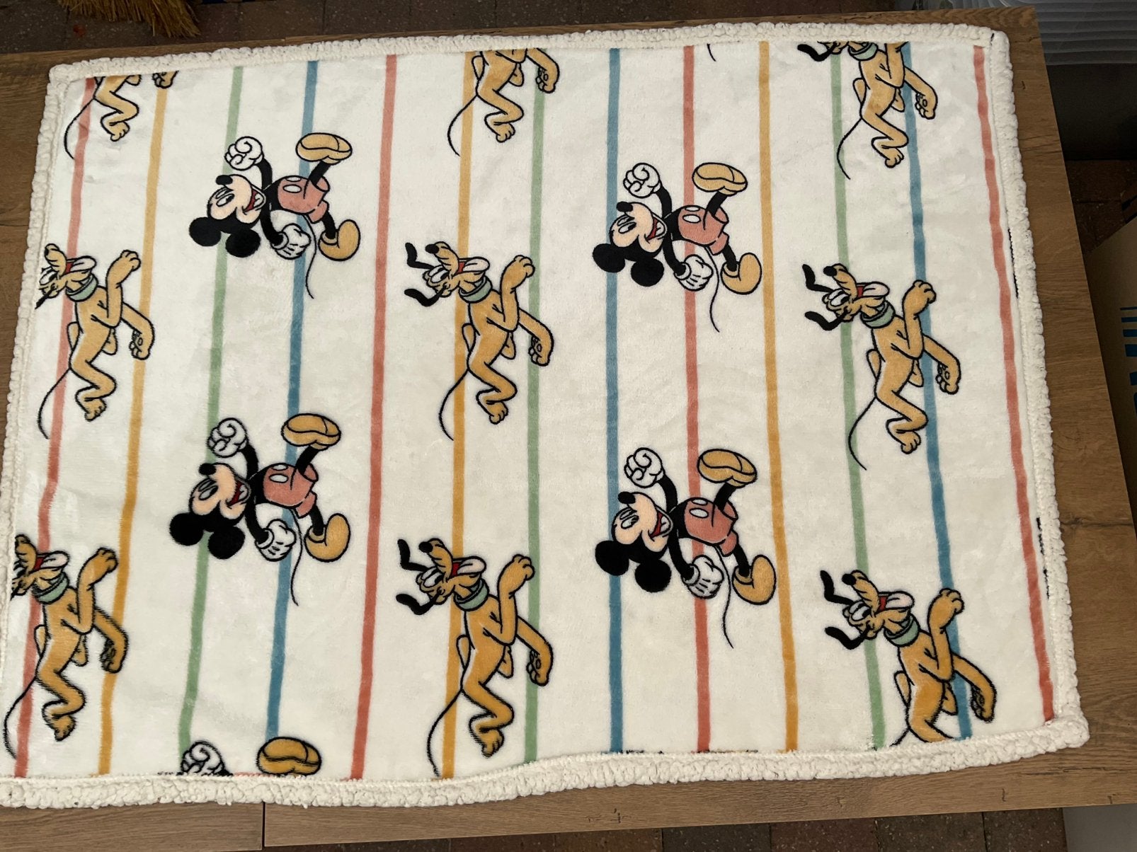 Zgan, niet kapot, Disney Pluto en Mickey Mouse plaid teddy, Ophalen, Mickey Mouse, Zo goed als nieuw, Kleding of Textiel