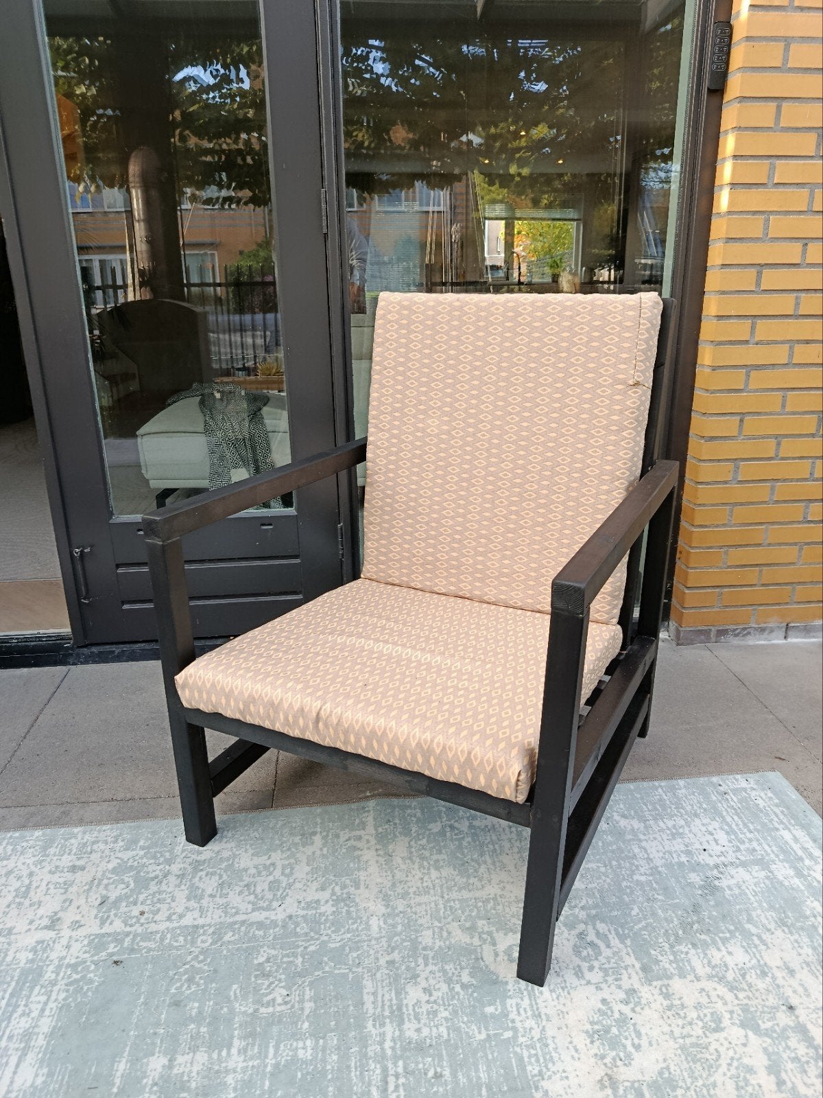 Twee fauteuils: zwart en wit (ook los te koop), Huis en Inrichting, Ophalen of Verzenden, Gebruikt, Hout