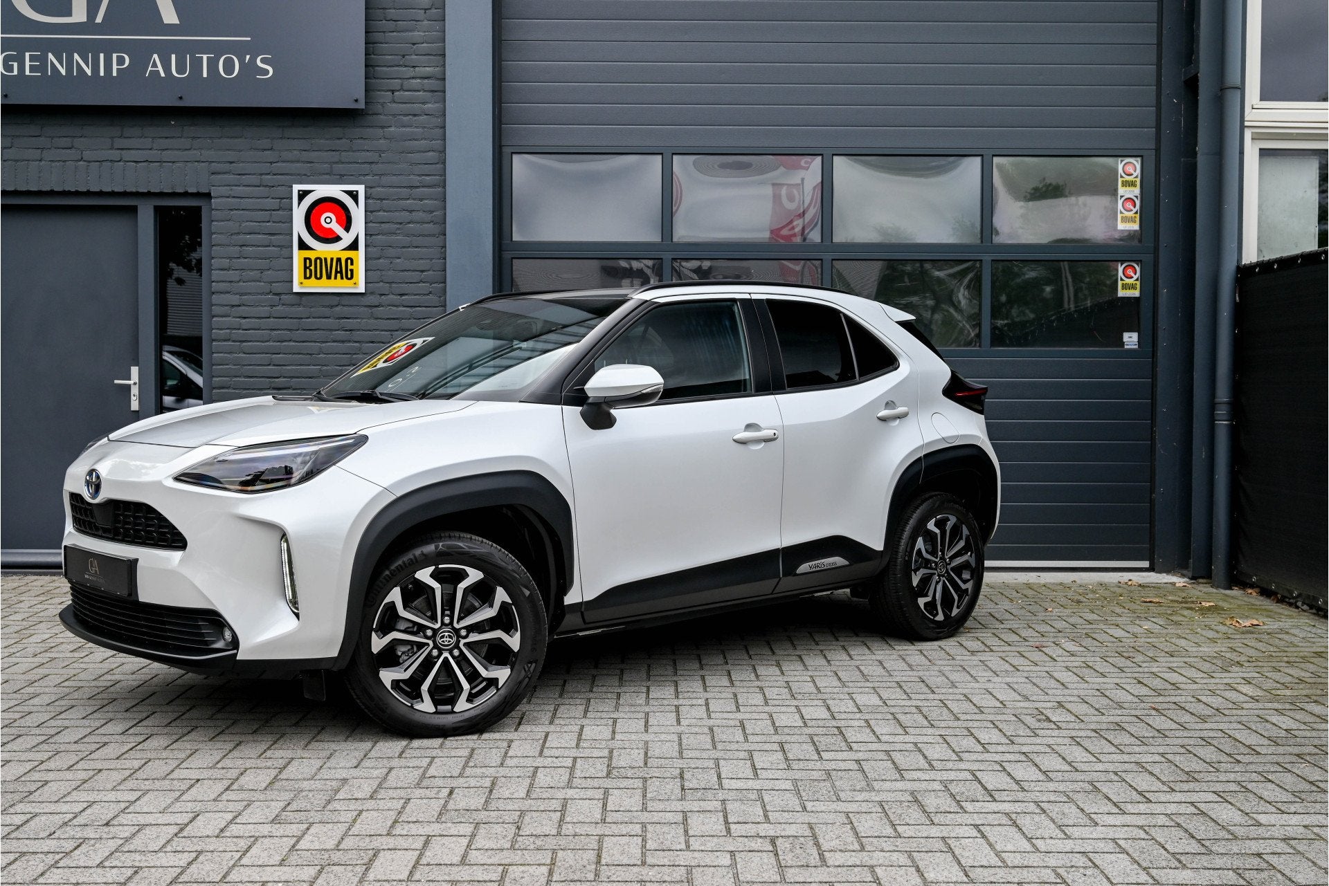 Toyota Yaris Cross 1.5 Hybrid Dynamic, PANO, Head Up, Stoel, Stof, Gebruikt, 116 pk, Wit