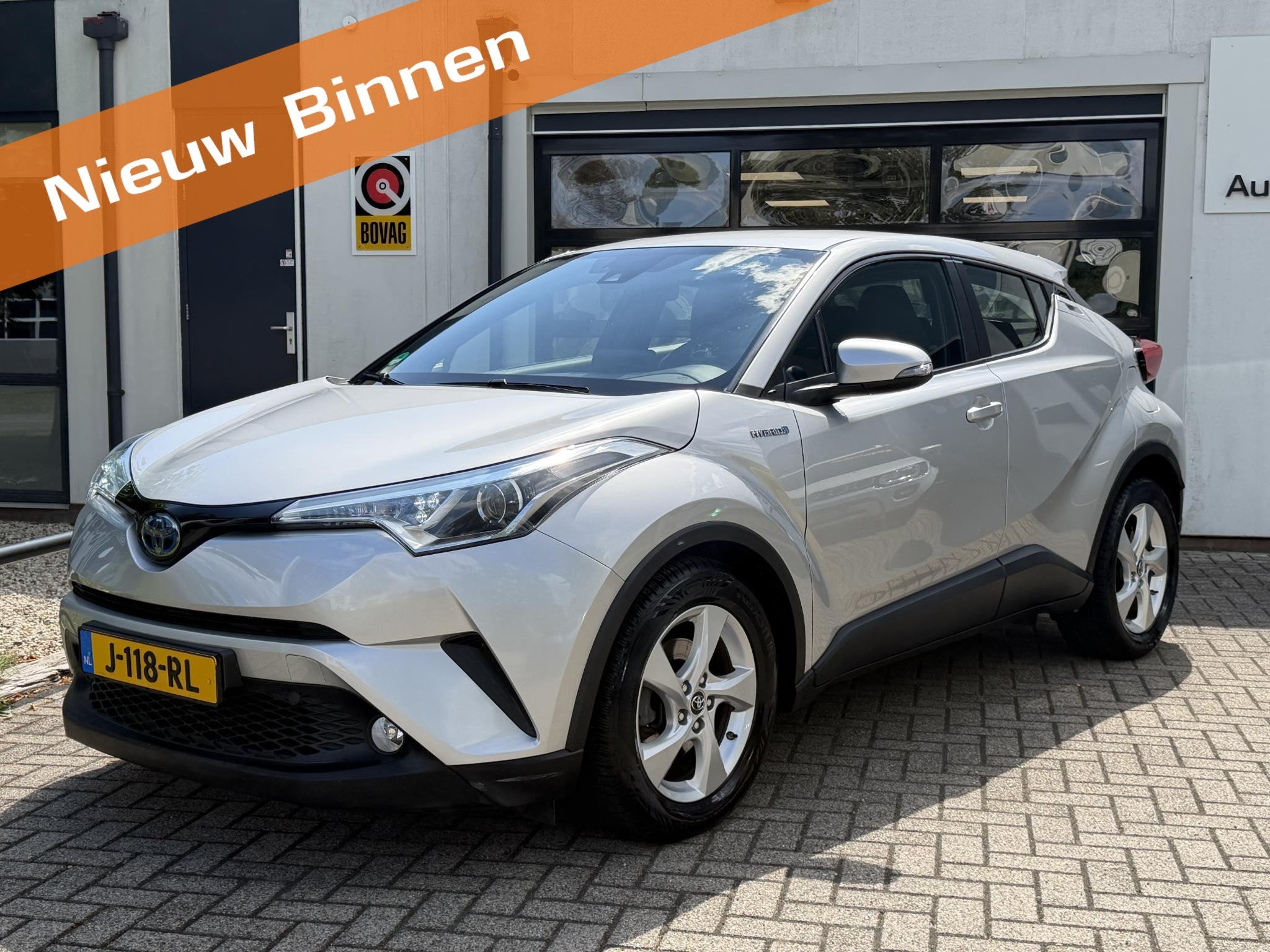 Toyota C-HR 1.8 Hybrid Energy Automaat | Navigatie | Achteru, Stof, Euro 6, 4 cilinders, 122 pk