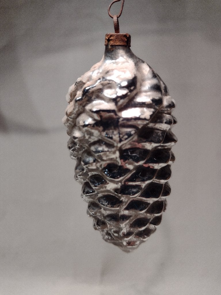 oude kerstbal dennenappel zilver H 9 cm, Ophalen