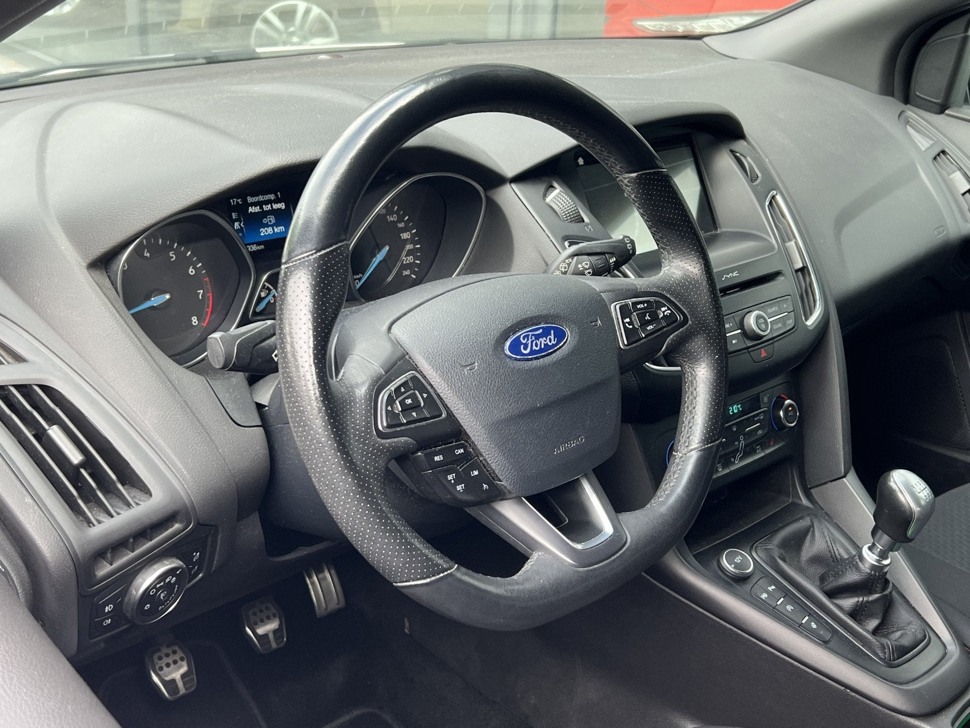 Foto 3 van Ford FOCUS Wagon 1.0 ST-Line | Stoel- en stuurverwarming | N