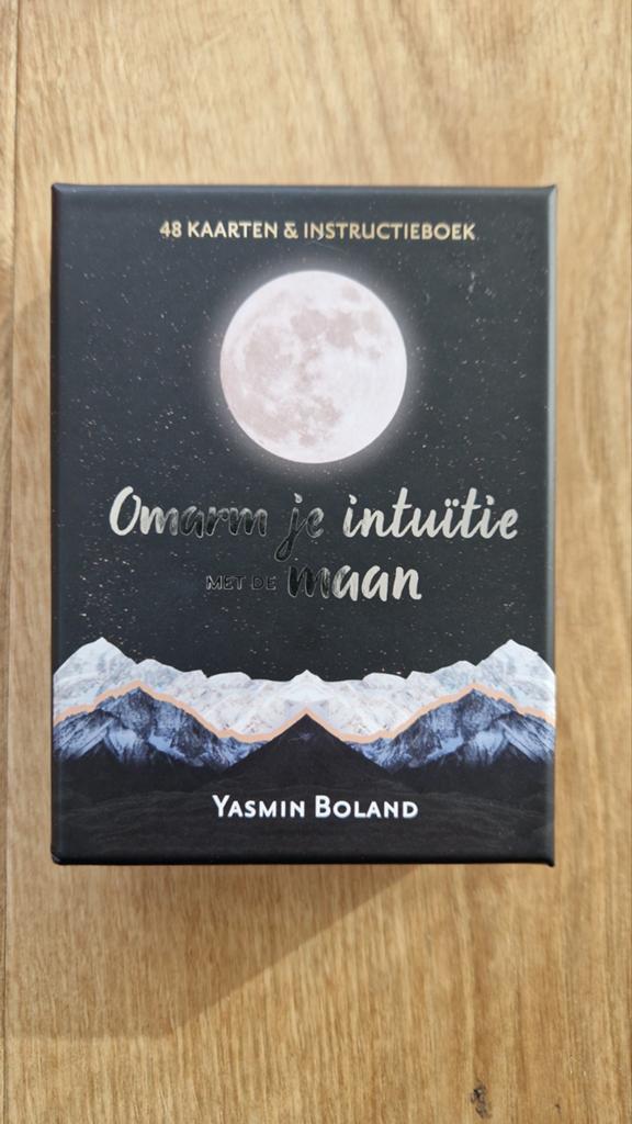 Yasmin Boland - Omarm je intuïtie met de maan
(mist 1 kaart), Boeken, Ophalen of Verzenden, Gelezen