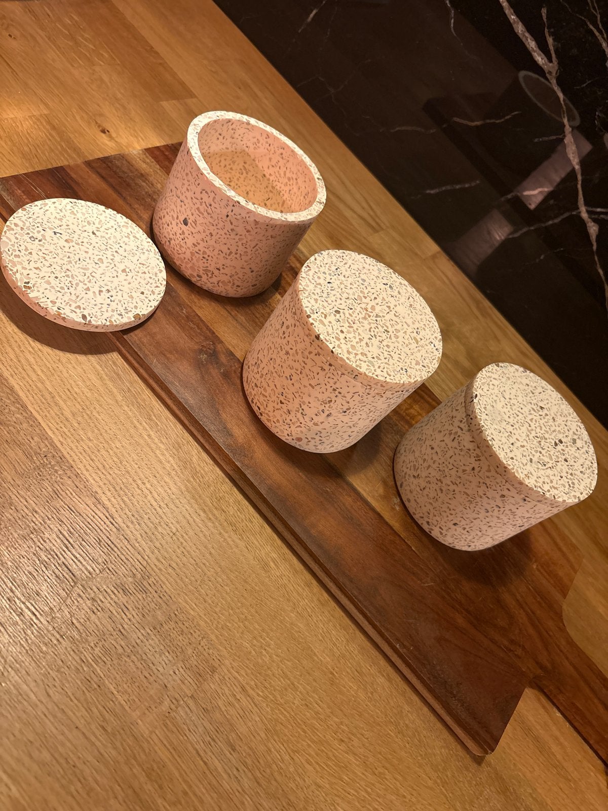3 Kwantum terrazzo potjes - Zo goed als nieuw, Ophalen of Verzenden, Zo goed als nieuw, Meerkleurig, Steen/keramiek