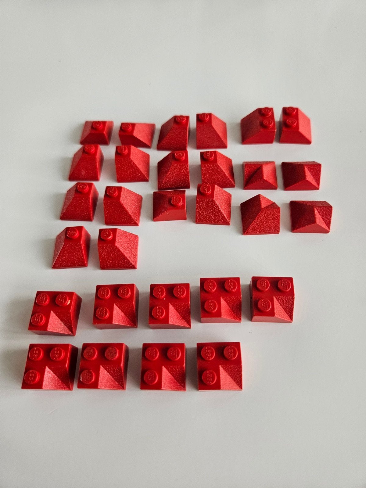 Lego rode dakpannen en schuine stenen - 28 stuks, Kinderen en Baby's, Ophalen, Gebruikt, Losse stenen, Lego