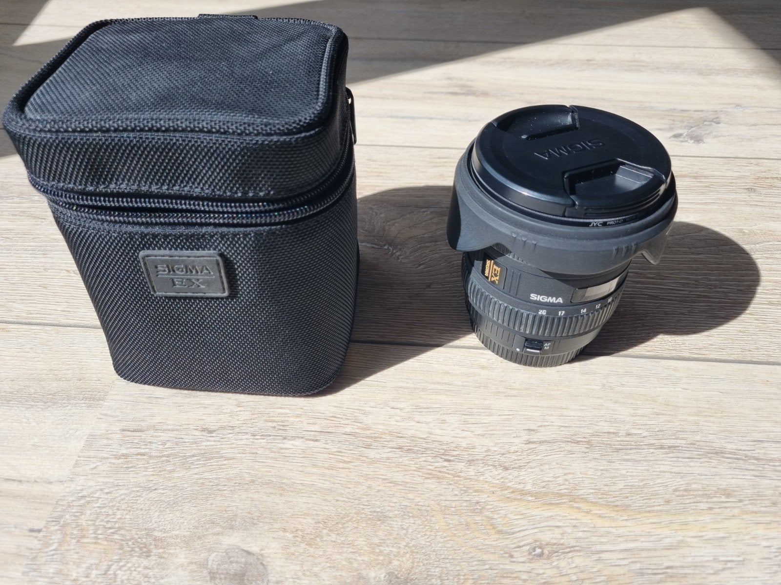 Sigma 10-20mm f/4-5.6 EX DC HSM (Canon) + Filters & Tas, Gebruikt, Sigma, Beschermhoes/tas, Canon EF