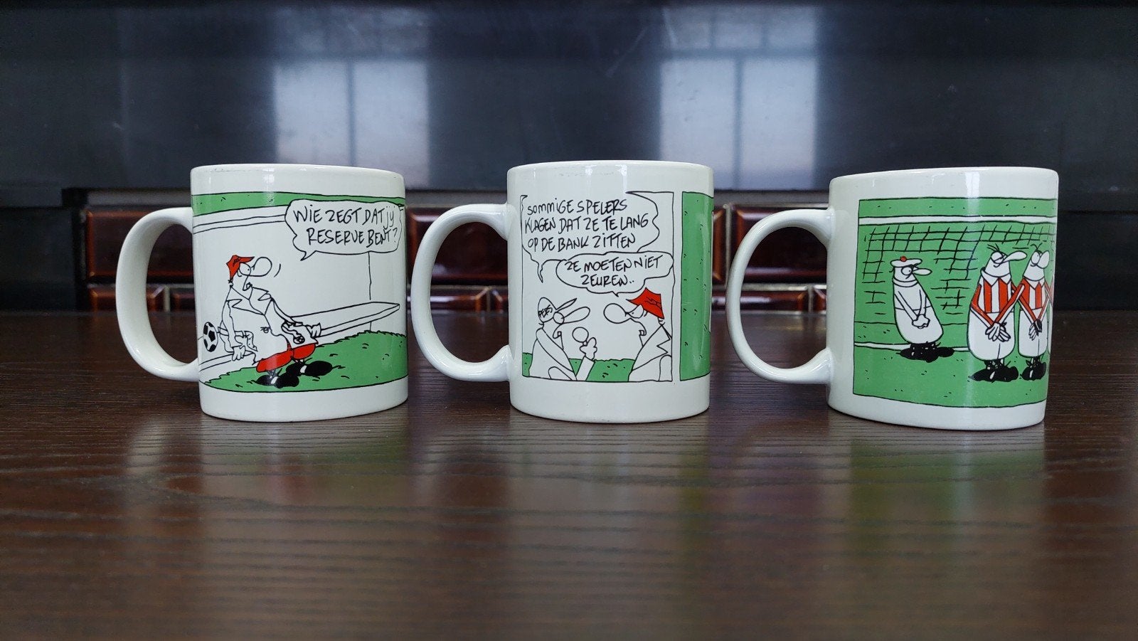 Set van 3 FC Knudde voetbalmokken met cartoons - Gebruikt, Ophalen of Verzenden, Steen/keramiek, Meerkleurig, Overige typen