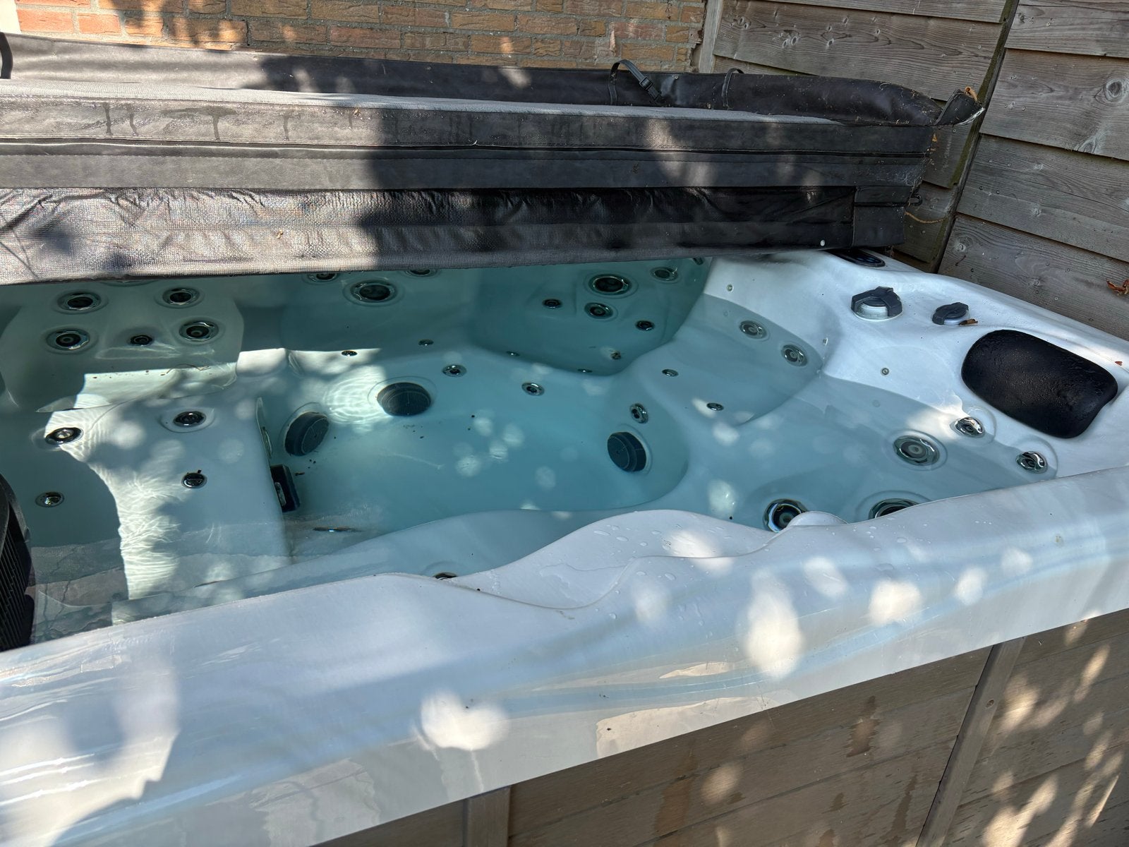 Luxe Jacuzzi met Afdekzeil en Trap, Tuin en Terras, Bubbelbaden en Hottubs, Ophalen, Gebruikt, Afdekzeil, Vast