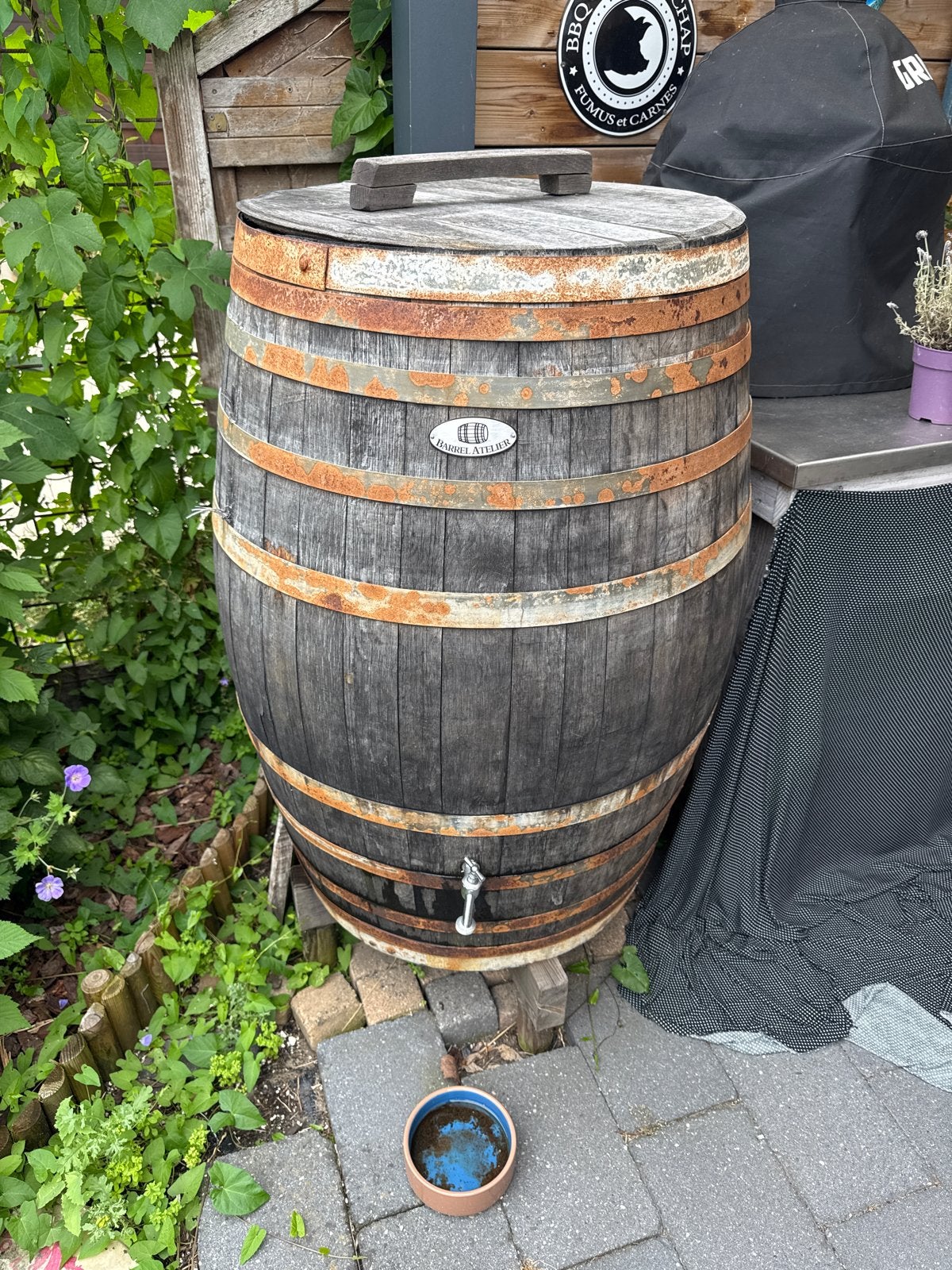 300 liter regenton van Barrel Atelier met regenpijpaansluiti, Tuin en Terras, Regentonnen, Ophalen, Gebruikt, Met kraantje, 150 liter of meer