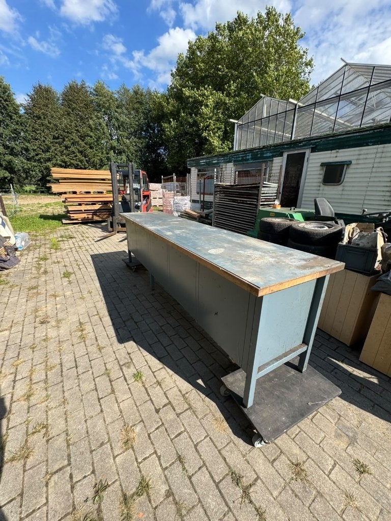 Foto 5 van Robuuste werkbank met lades en opbergruimte
