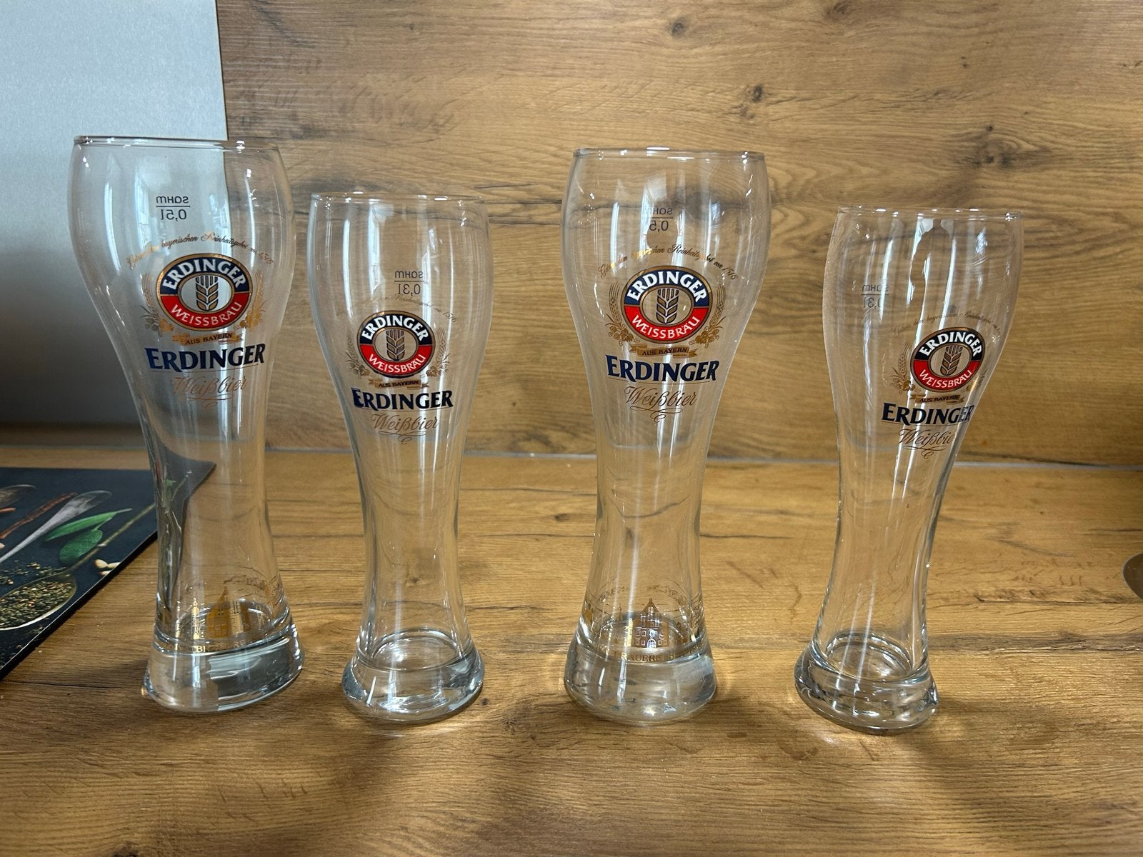 Erdinger Weissbier glazen - 2x 0,3L en 2x 0,5L, Ophalen, Zo goed als nieuw, Glas of Glazen, Overige merken