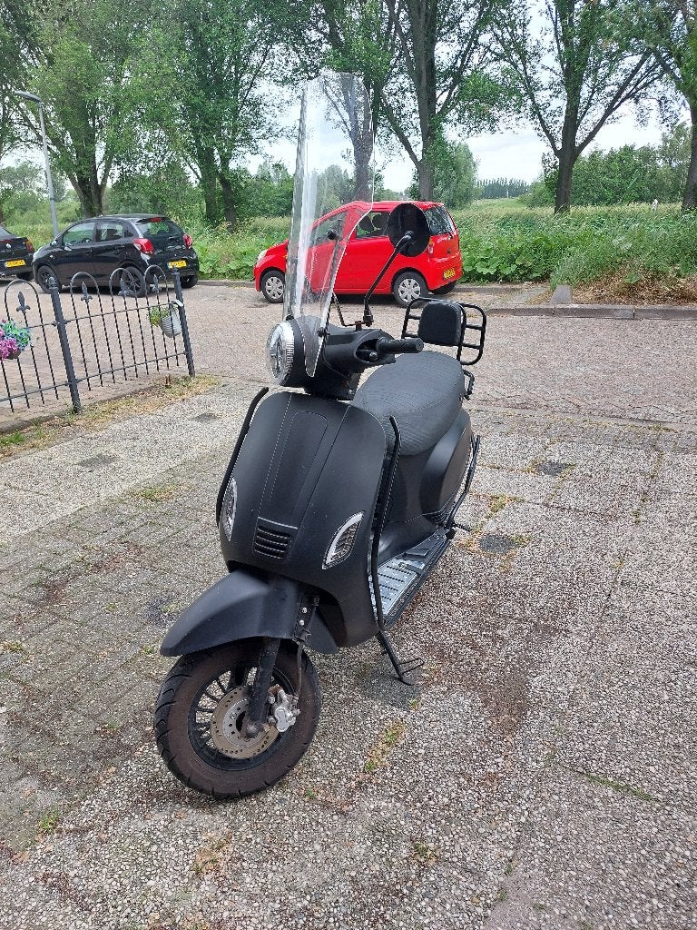 snorscooter Senzo Rivalux Vespa model, Zo goed als nieuw, Benzine, Ophalen, Overige merken