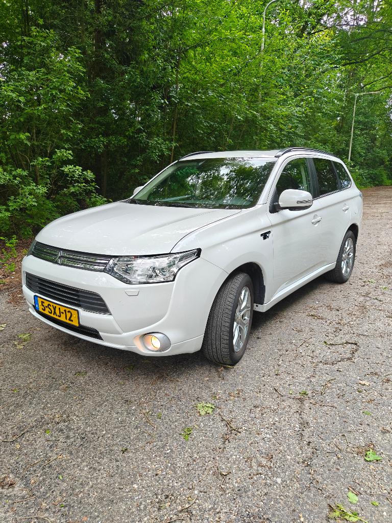 Mitsubishi Outlander 2.0 Phev 121pk 4WD CVT 5P, Auto's, Outlander, Zwart, 4 cilinders, Wit