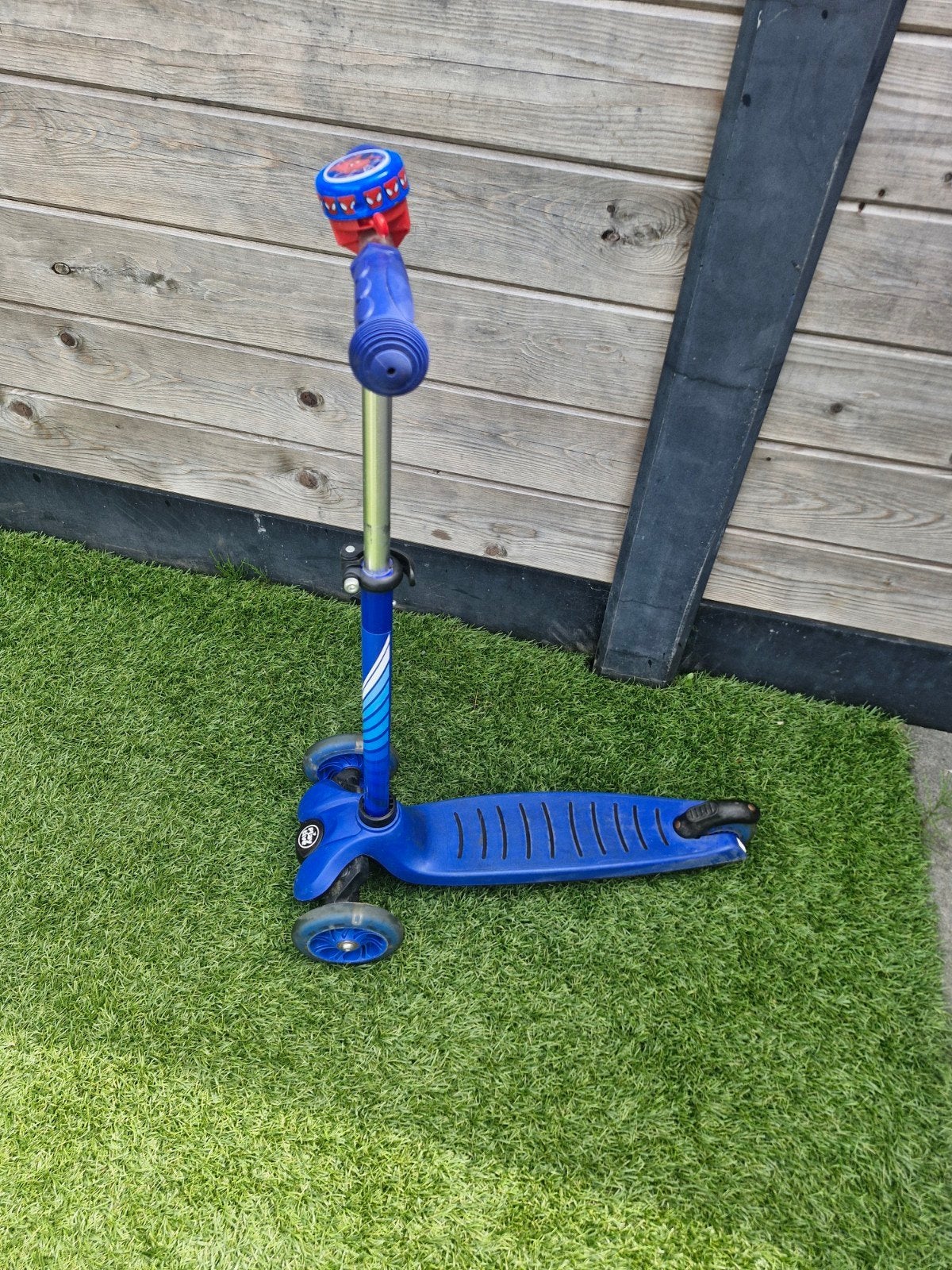 Playtive kinderstep blauw, met lampjes!, Fietsen en Brommers, Fietsen | Kinderfietsjes, Ophalen