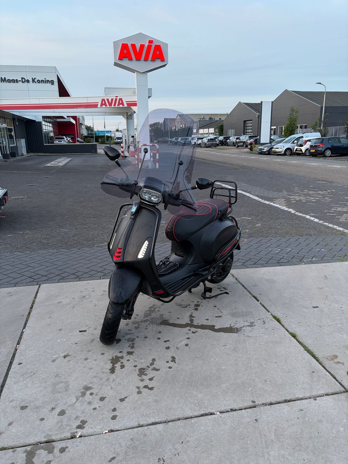Vespa Sprint 45km/u - Mat Zwart met Rode Details, Fietsen en Brommers, Scooters | Vespa, Overige modellen, Maximaal 45 km/u, Ophalen of Verzenden