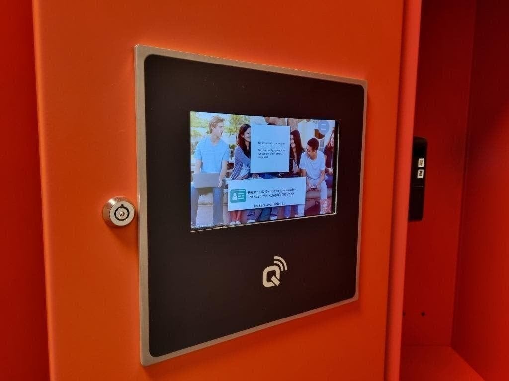 TOUCHSCREEN monitor 7 INCH met divers apparatuur