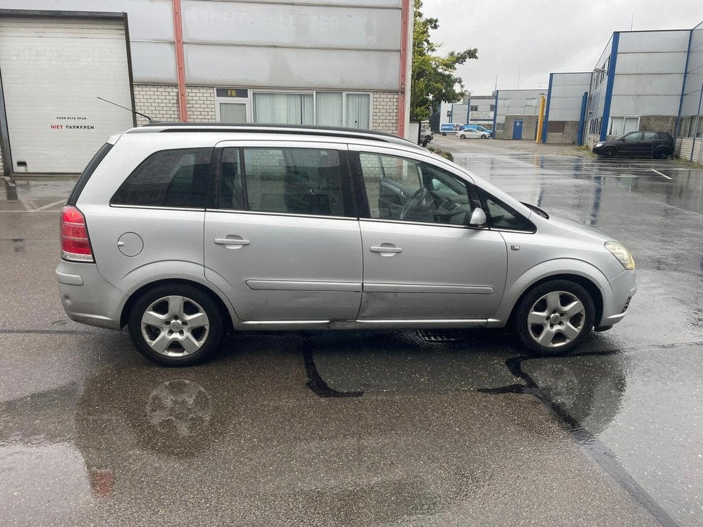 Opel Zafira 2.2 AUTOMAAT 7 ZITTER TREKHAAK LEER PANODAK, Auto's, Opel, Gebruikt, 4 cilinders, 150 pk, 7 stoelen