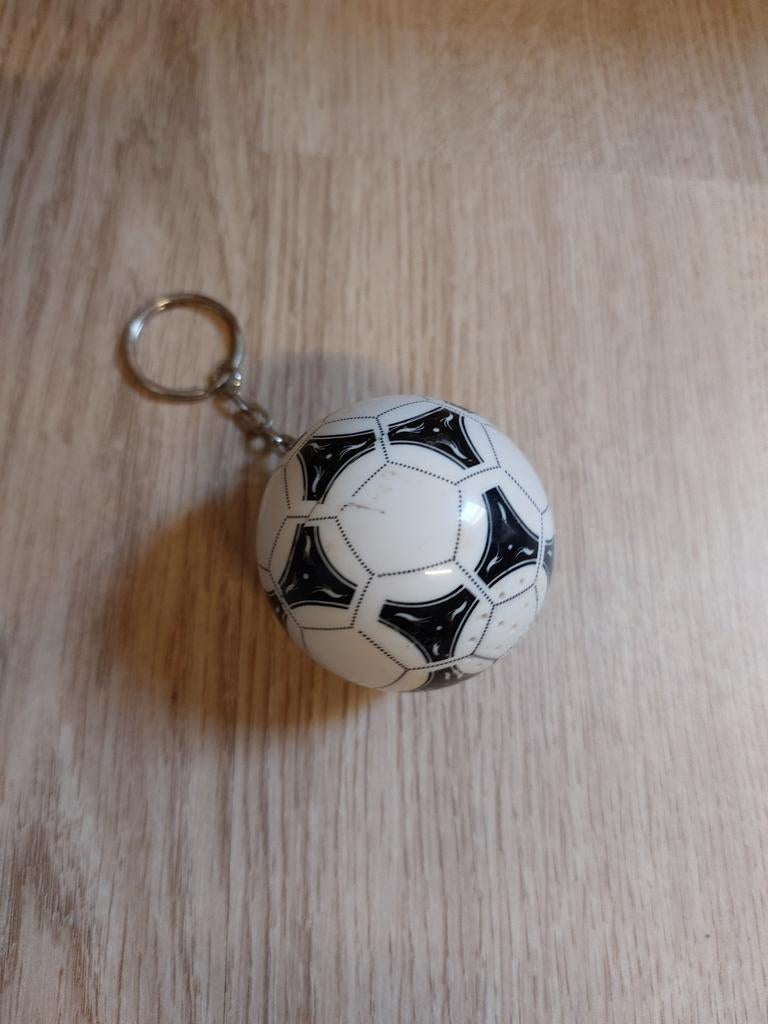 Voetbal sleutelhanger, Ophalen of Verzenden