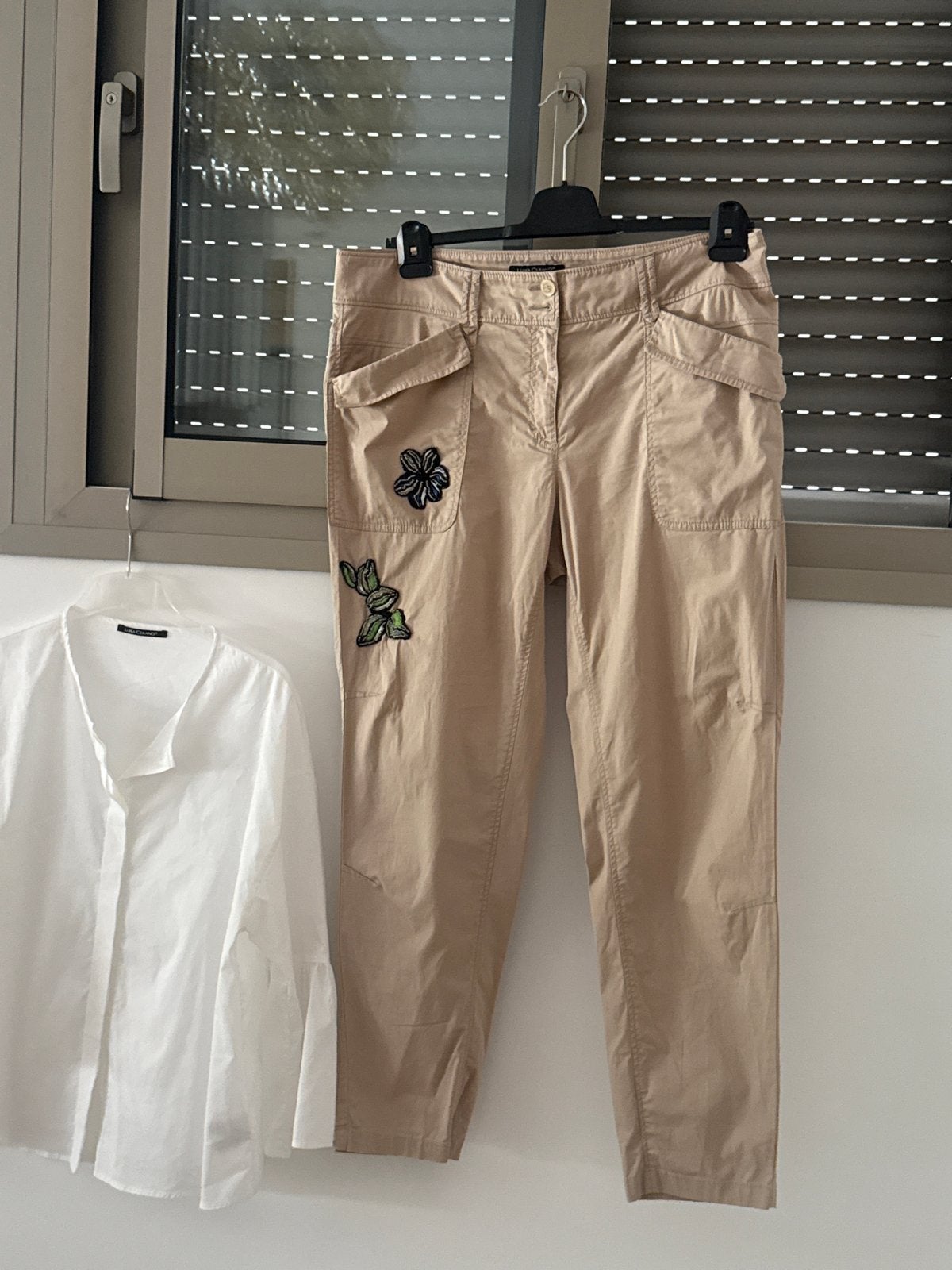 Luisa Cerano Capri Broek met Bloemenapplicaties, Beige, Maat 42/44 (L), Ophalen of Verzenden, Zo goed als nieuw